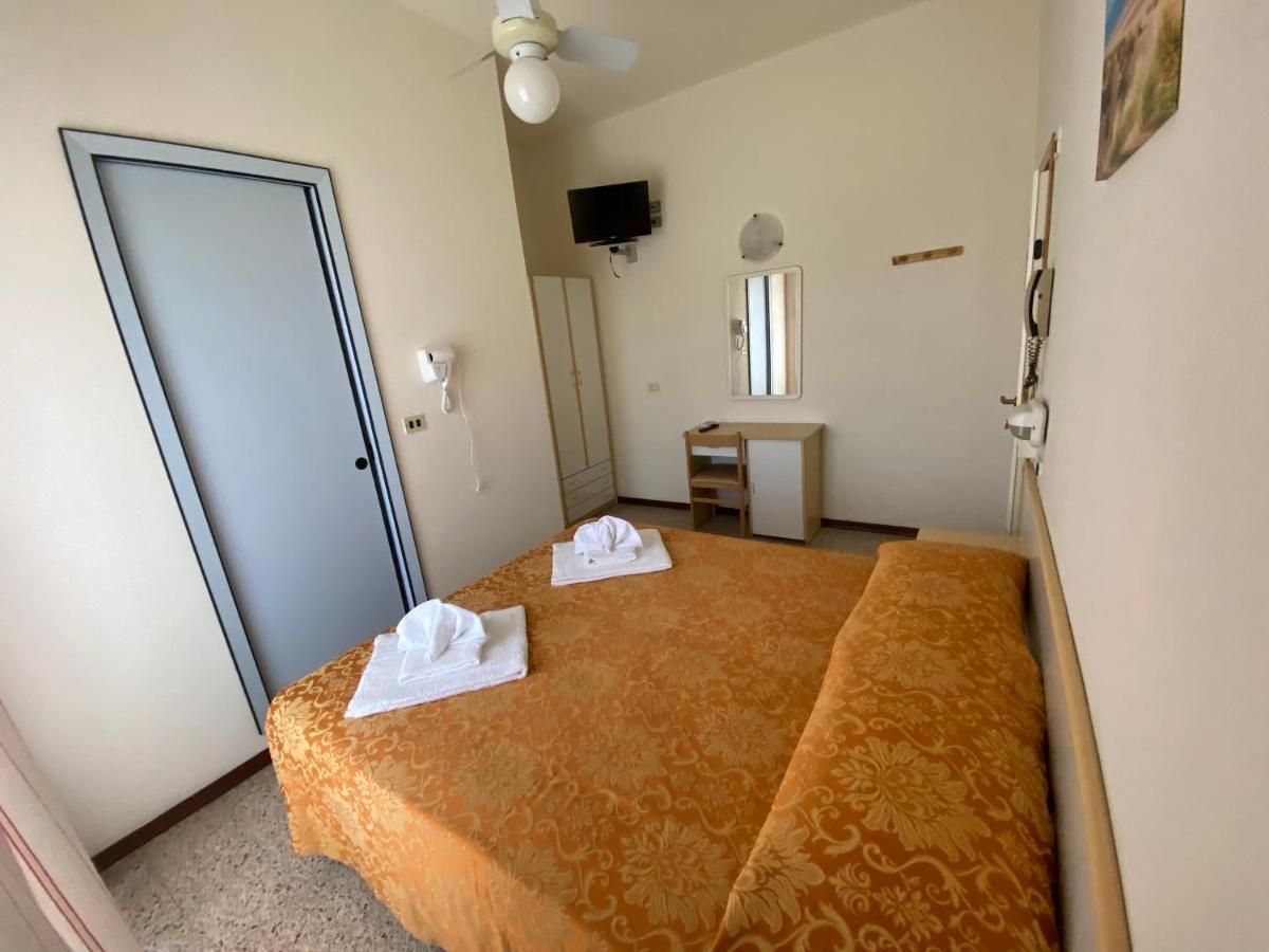 Hotel Granada Cattolica Extérieur photo